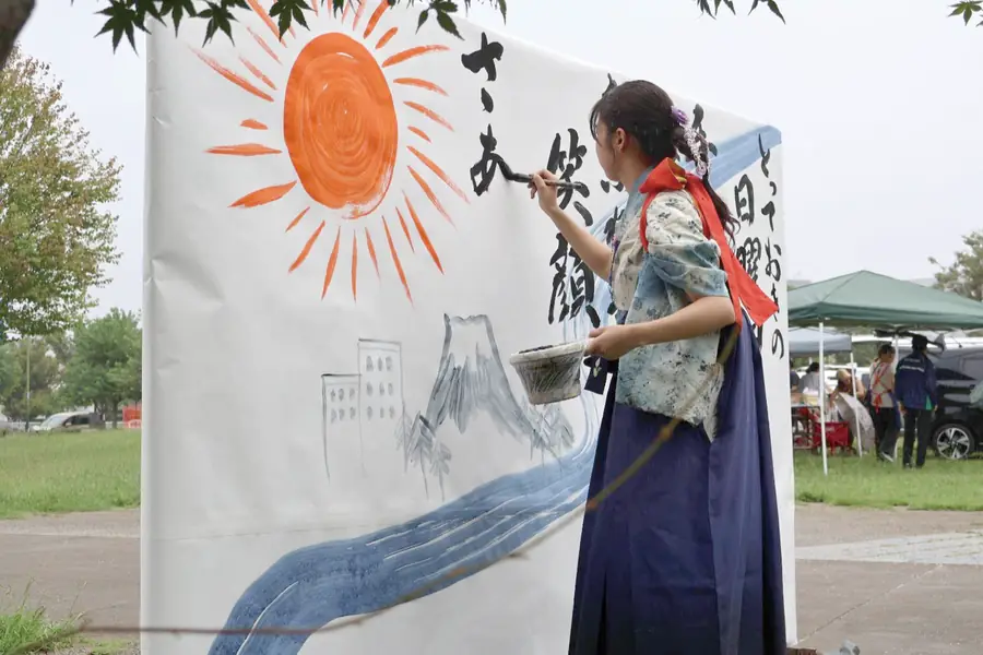 書道パフォーマンス 荒井理紗子